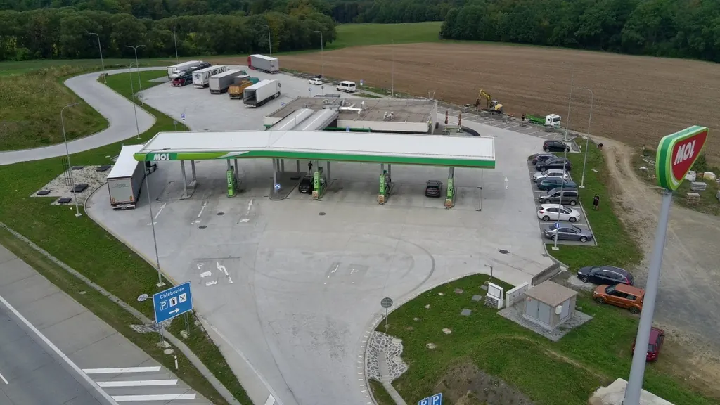 Čerpací stanice MOL a odpočívka D48