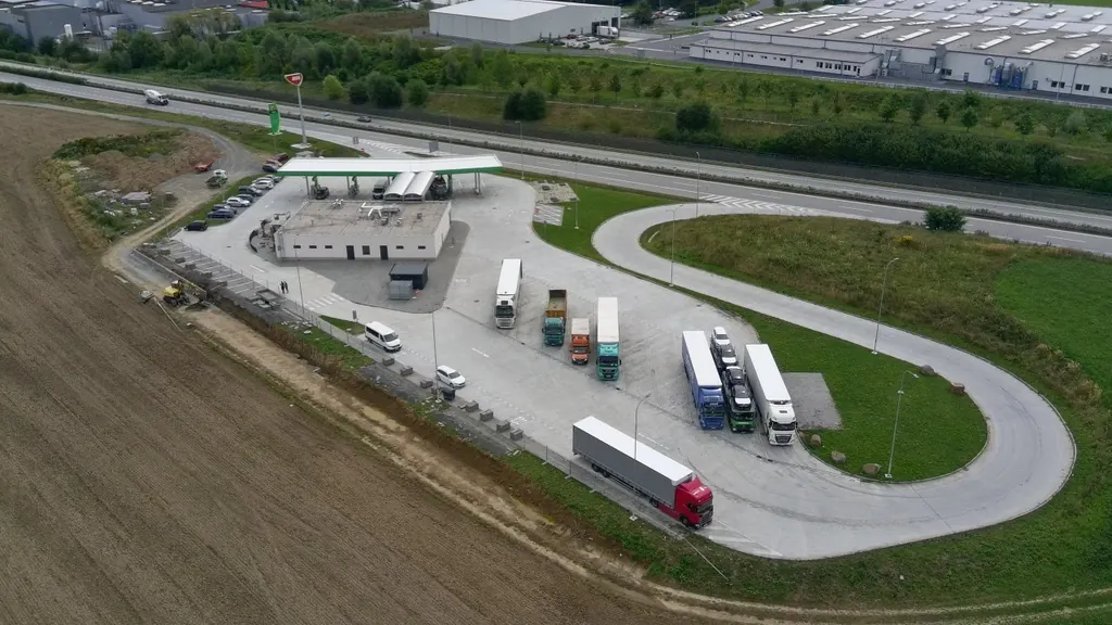 Areál čerpací stanice při pohledu z výšky