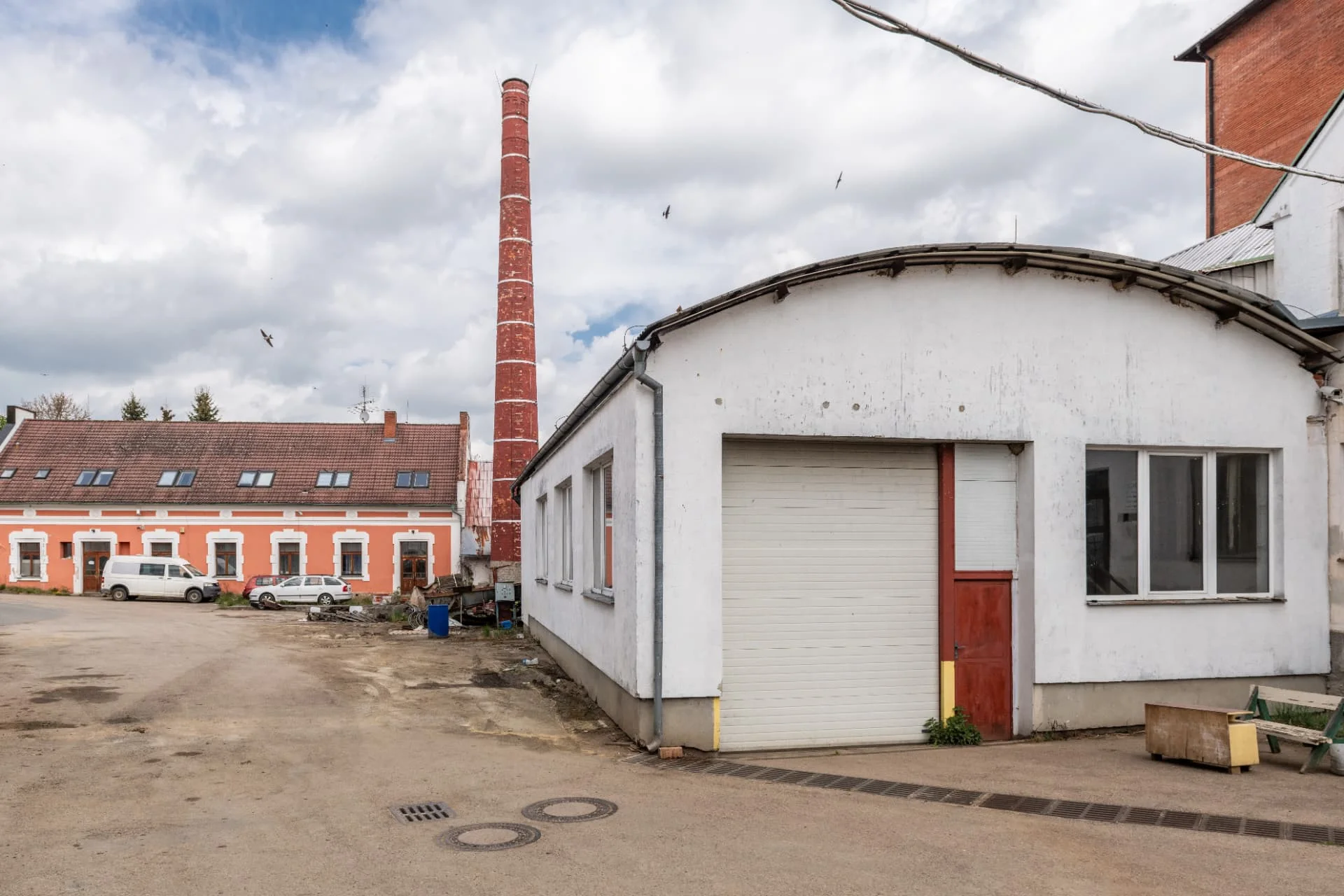 Areál s vlastním komínem a energetickou infrastrukturou
